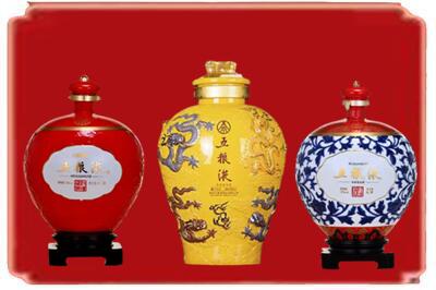 洛阳烟酒回收五粮液各种摆件.jpg
